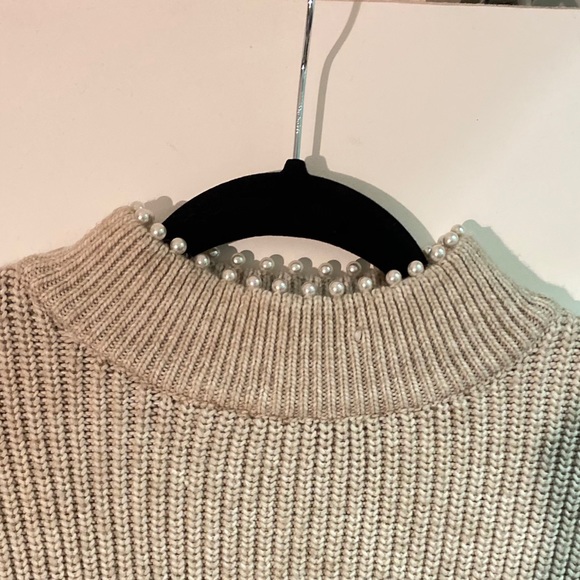 H&M Sweater - Picture 2 of 4